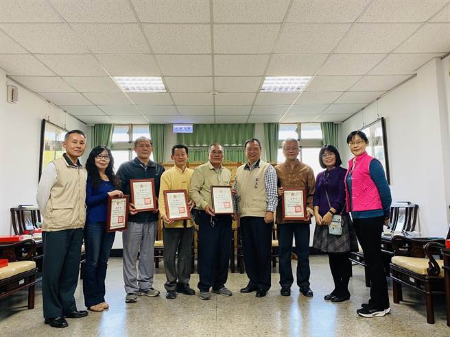 書法名家揮毫贈春聯 彰化榮家迎新春飄墨香 - 寶島 - 中時