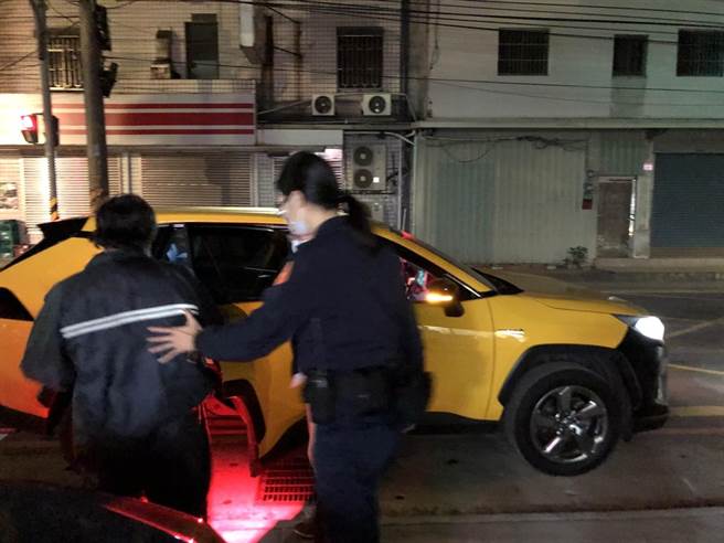 男子深夜山区迷途求救警积极搜寻助返家。(警方提供／吕筱蝉桃园传真)