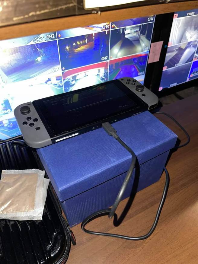 位网友指控自家夜班保全竟直接玩起「Switch」，称是为了提神才这么做。(摘自爆怨公社)