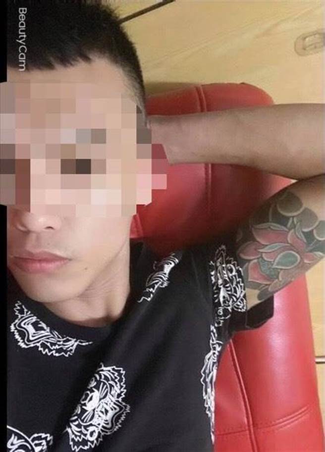 毛姓男子因长期施用毒品，导致女友饲养的贵宾狗也因此染毒。（图：翻摄自毛男脸书）