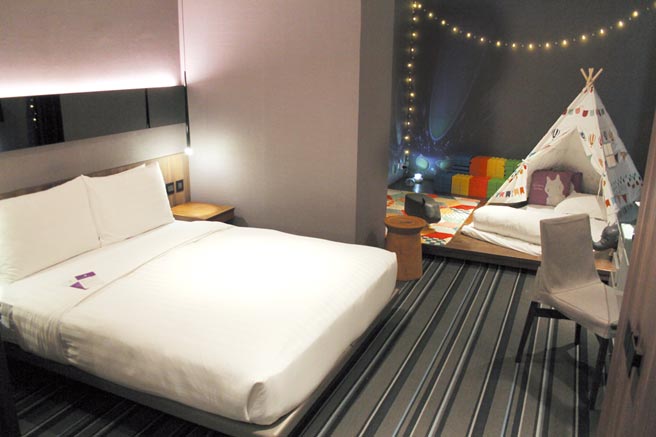 因应亲子客需求，永安栈将游戏空间搬至客房内，提供旅客「宅度假」安心好去处。图／业者提供