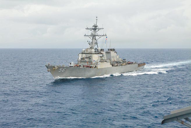 华府智库「战略和预算评估中心」（Centre for Strategic and Budgetary Assessments）1月发布报告，称中国有三大军事弱点，美国及其盟友应抓住这些弱点，以阻止中国走向全球。图为美国飞弹驱逐舰麦肯号。（摘自美国海军第七舰队脸书)