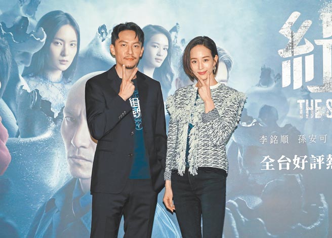 张钧宁（右）、张震「银幕CP」昨首次合体宣传。（卢祎祺摄）