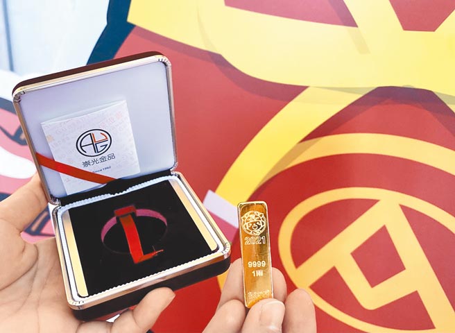 福利卡友單筆每滿1000元，抽福利熊金條（1台兩），共15名（市價約6萬6593元條），線上線下同享抽獎機會。（全聯實業提供）