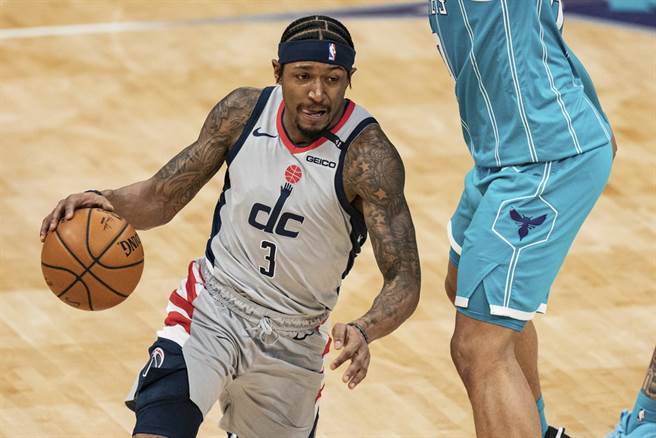 巫師後衛畢爾8日雖攻下31分，巫師卻慘敗22分收場。(美聯社)