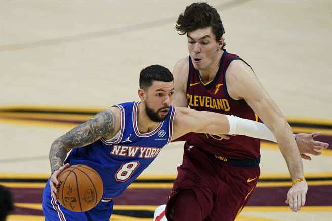 随着沃神直接爆料，看来小瑞弗斯(左)待在尼克的日子不多了。(美联社)