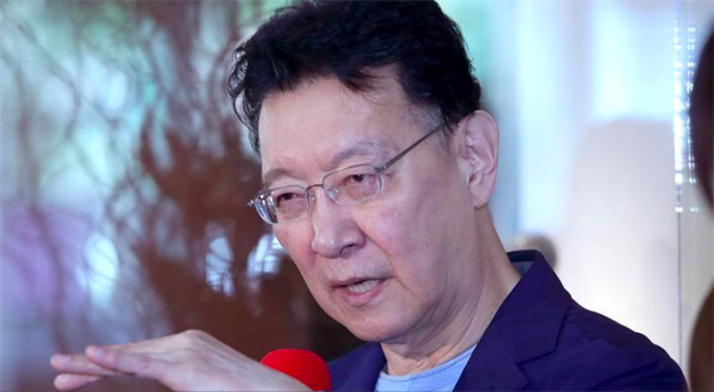 中廣董事長趙少康上午在中廣流行網「趙少康時間」節目中，針對日前呼籲停止罷免所引發的爭議提出回應。（資料照，鄭任南攝）