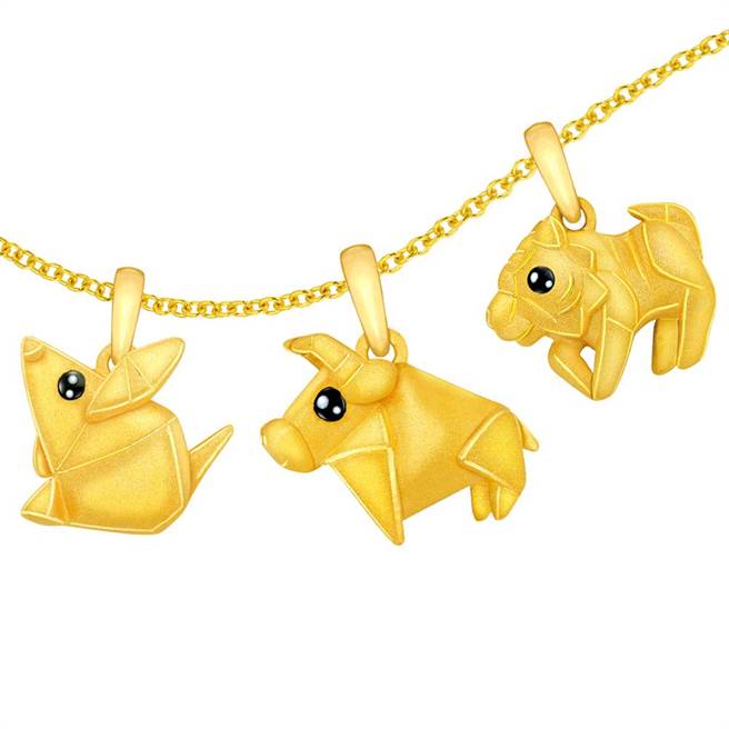 鎮金店於年節推出十二生肖「祈願Cutie」黃金吊墜，每件1萬3600元起。（Just Gold提供）