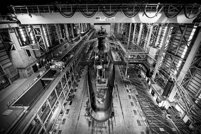 英国皇家海军核动力弹道飞弹潜舰「復仇号」（HMS Vengeance）在「克莱德海军基地」（HMNB Clyde）内维修的画面。（达志图库/TGP）