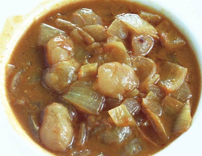 葡萄咖哩煮富含单寧酸与姜黄素，除了有助提升免疫力，对咽喉炎、慢性发炎或风寒者也适用。(图/大是文化提供)