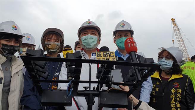 新北市长侯友宜今（8日）表示，防疫永远是上下一条心，不可掉以轻松，更应该以严谨的态度面对。（叶书宏摄）