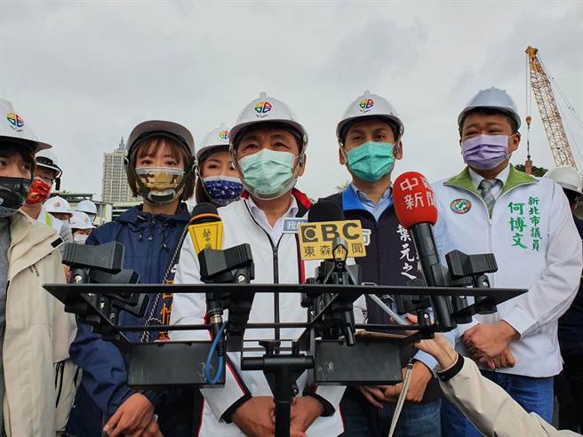 新北市长侯友宜今（8日）表示，防疫永远是上下一条心，不可掉以轻松，更应该以严谨的态度面对。（叶书宏摄）