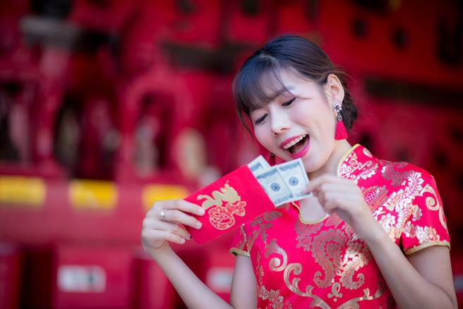 运势命理网站「旺好运」分享了过年5大转运招财法。（示意图／shutterstock）