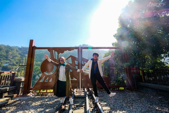 铁道自行车C路线尽头除了可俯瞰鲤鱼潭之外，还设有火车造型铁墙可供拍摄。(图／行遍天下提供)