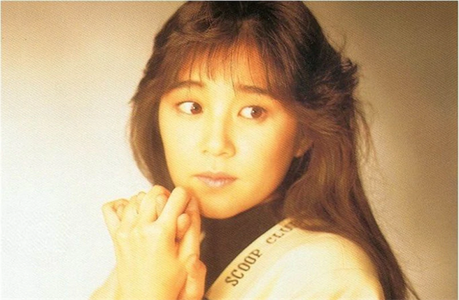 日本知名创作歌手谷村有美遭丈夫家暴。（图／微博）