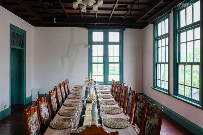 在知事官邸华丽的古蹟里用餐。(图／行遍天下提供)