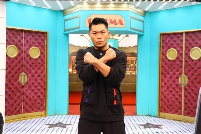 李玖哲近日录卫视中文台《请问你是哪里人》，他从去年7月底至今与爱妻相马茜分隔台日两地，相马茜要照顾日本的爸妈无法来台，他则是4月在台还有工作，所以过年自己独自留台湾。（卫视中文台提供）