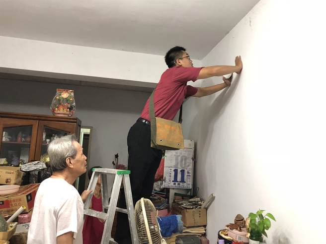 新北市近年积极推动5楼以下住宅场所装设住宅用火灾警报器，以及早侦测火灾发生，增加民眾的逃生应变时间。（新北消防局提供／李俊淇新北传真）