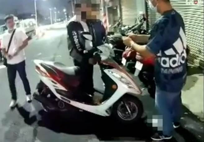 黎姓男子缺钱过年，连抢3摊都摃龟，在返家途中落网。（翻摄照片，曹明正高雄传真）