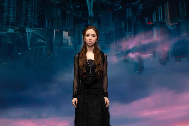 邓紫棋为电影《刺杀小说家》打造主题曲〈平行世界〉。（索尼音乐提供）