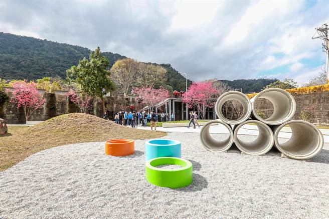 1500万元完工的野姜花公园，让内湾老街再增添一处休閒景点。（罗浚滨摄）