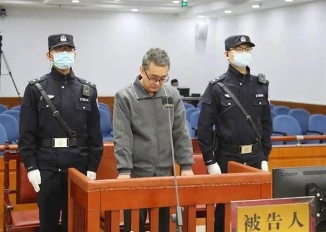 山东省监狱管理局前党委委员、副局长王文杰受审。（取自东网）