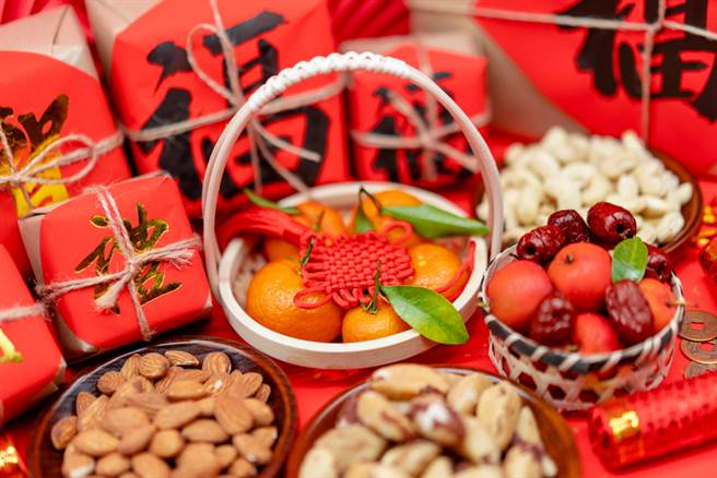 农历春节到来，过年期间最想收到哪种的礼盒？没想到网友答案一面倒，令人意外。(示意图/达志影像)