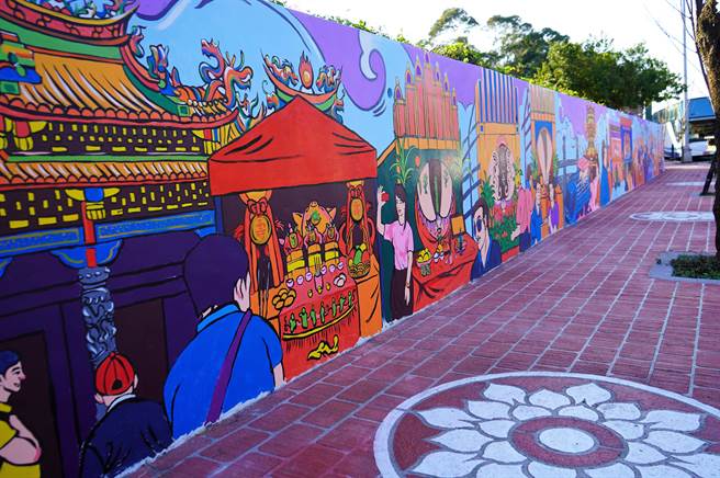 林口區公所、竹林山觀音寺與林口社區大學三方在年節前進行合作，將竹林一路打造成具有年節氣氛的祈福大街。（林口區公所提供／李俊淇新北傳真）