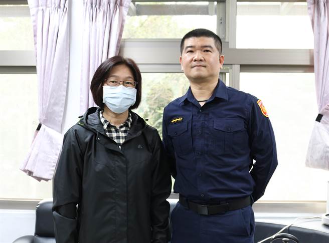 高男的胞姊今（8日）前往板橋警分局辦理撤銷協尋手續，並感謝警方協助，讓弟弟能落葉歸根，也算是農曆年前的另類團圓。（板橋警分局提供）