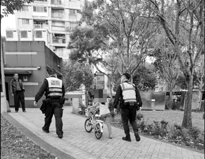 一名家长控诉，一名国小高年级女生2月6日在景美的兴隆公园，拿石头砸伤她女儿的头部。（图／翻摄自脸书木栅社团）