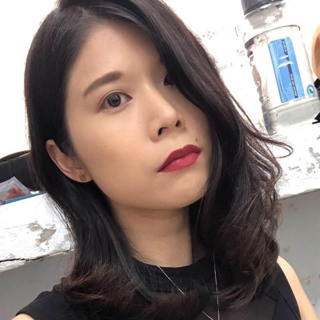 民进党立委郑运鹏办公室助理兼网红经纪人 韩璟。(图/翻摄自 韩璟 脸书)