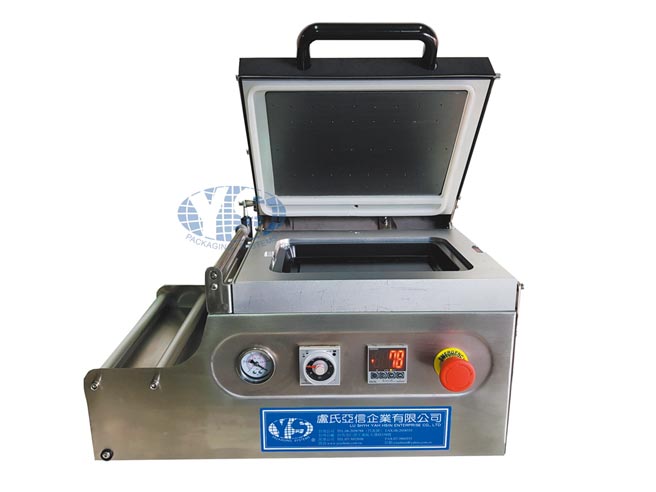 卢氏亚信推出真空食品贴盘机，该机採用真空贴体包装，可加入烹调的腌制流程，省时间又能品尝到不流失的美味。图／卢氏亚信提供