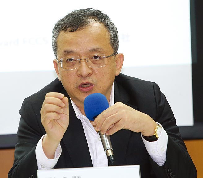 统一证券副总经理吕忠达出席座谈会，就美国拜登新政府与台湾政经发展为题与发表看法。（陈君玮摄）