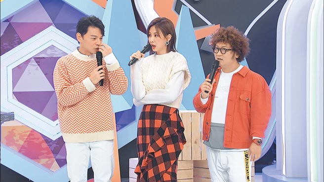 阿Ken（左起）在《同学来了》被老同学狂抖黑歷史，遭安心亚、纳豆吐槽。（中天综合台提供）