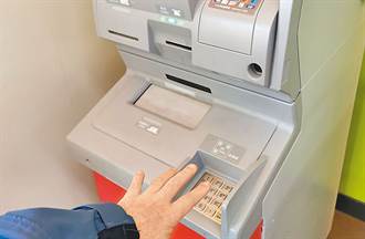 新闻早班车》骗术翻新 解除分期窜第一