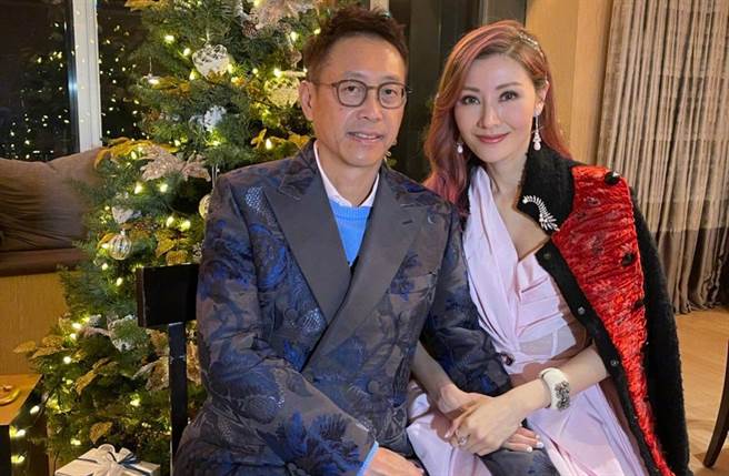 李嘉欣当红之际，嫁给超级富豪许晋亨。(翻摄自李嘉欣微博)