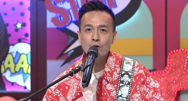 《小明星大跟班》小钟被爆偷瞄韩菲。(图/中天综合台提供)