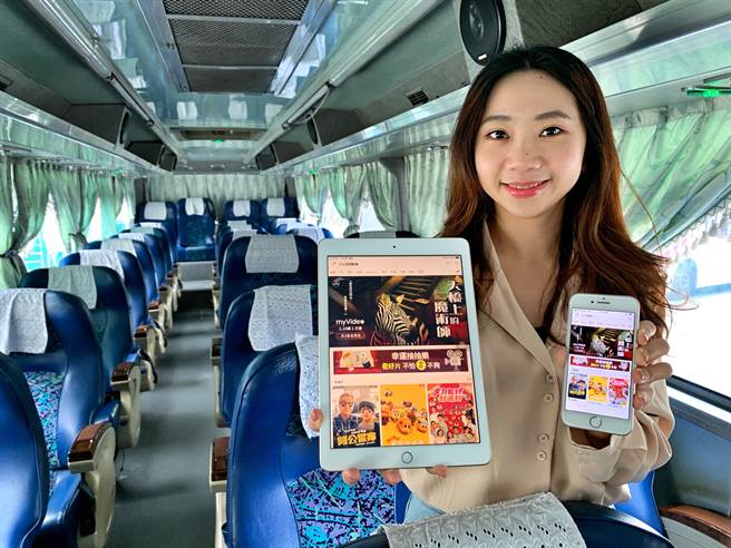 民眾只要在全台国光客运车站扫描柜台立牌QR Code，就可获得限量3日电子序号，免费观赏《鬼灭之刃》与《天竺鼠车车》等日本人气动画。（国光客运提供）