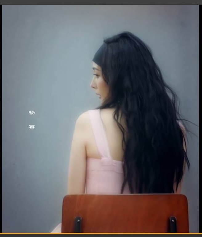 杨幂遭指身材却翻车，背影不仅显胖、惊现虎背熊腰。（图／取材自智族GQ 微博）