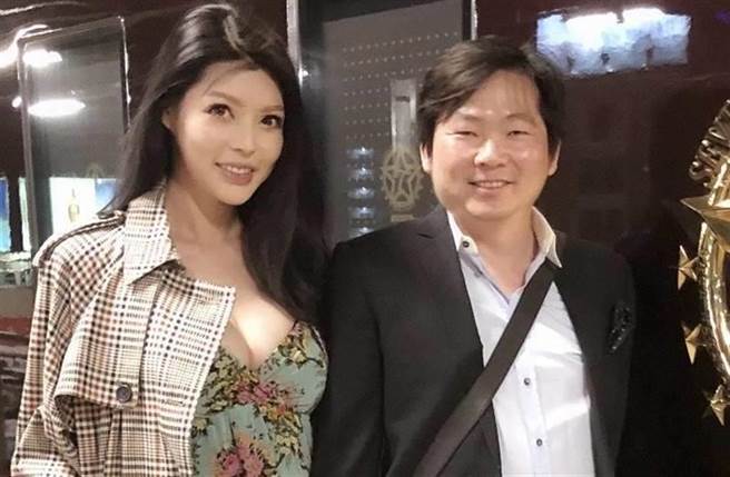 殷琦（左）怀孕时，曝老公天天帮自己准备鸡汤。（伊林娱乐提供）