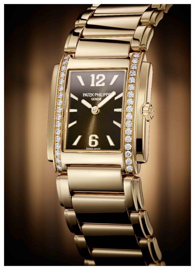 百达翡丽Twenty~4系列编号4910/1201R-001「法式袖口」设计玫瑰金镶钻石英表，131万1000元。（Patek Philippe提供）