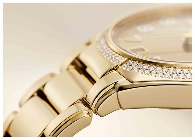 百达翡丽Twenty~4系列腕表的表炼以手工打磨，更加贴手舒适。（Patek Philippe提供）