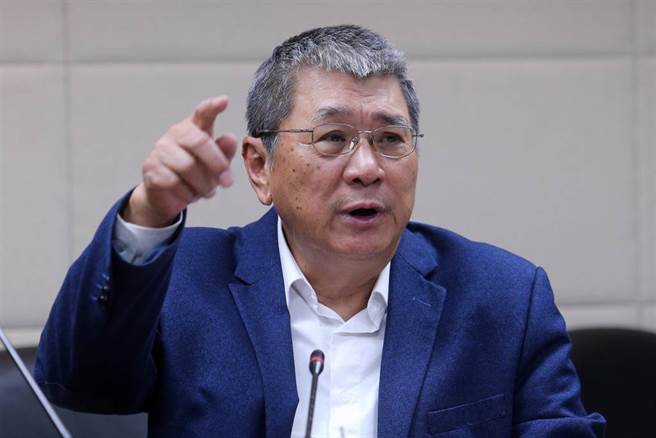 旅行公会总会名誉理事长姚大光分析疫情对经济及旅游业者的影响，并提出因应对策。（黄世麒摄）