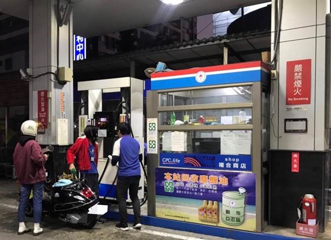 雇主如徵得勞工同意在國定假日、補假日或休息日出勤，則應依照假別性質發給加班費。（台中市府提供／盧金足台中傳真）