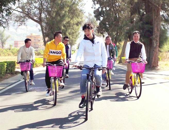 林亭翰日前推出新歌〈八仙过海Won’t be afraid〉。（青田音乐提供）