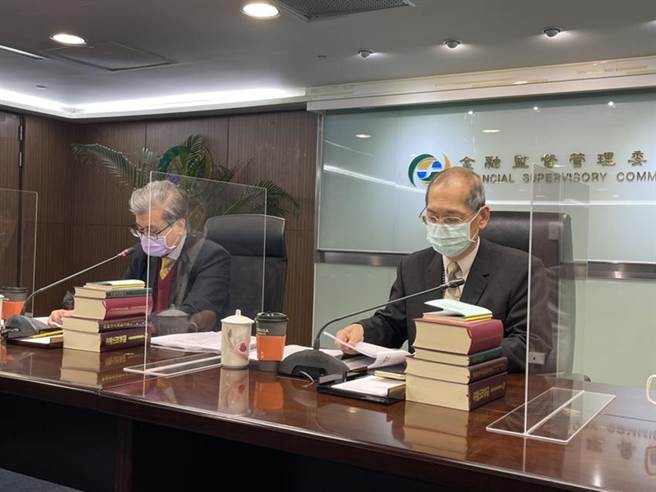 （金管会在鼠年最后一次记者会，公布国银中小企业放款爆量。图／彭祯伶摄）
