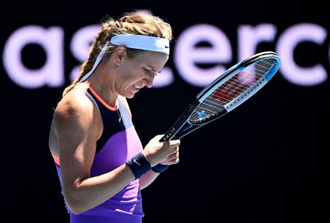 前球后艾萨兰卡经过两周隔离后，在比赛中找不到应有的状态，于澳网女单首轮爆冷出局。（路透）