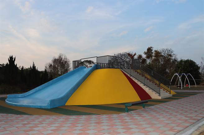 苗栗县政府推动1地区1特色公园，在头屋乡打造锦水游矿创生公园，9日完工启用，提供乡亲及亲子就近休憩玩乐场所。（何冠娴摄）