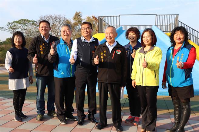 苗栗县政府推动1地区1特色公园，头屋乡锦水游矿创生公园9日完工启用，成为亲子共游、长者体健休憩好去处。（何冠娴摄）
