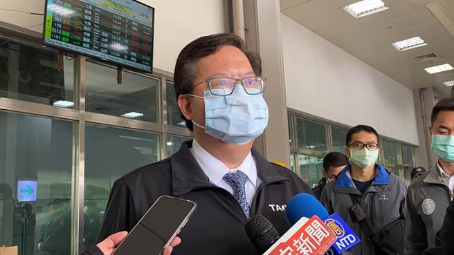 桃园市长郑文灿9日讚桃园医院院长徐永年，是御医后代，也是桃医稳定象徵。(蔡依珍摄)